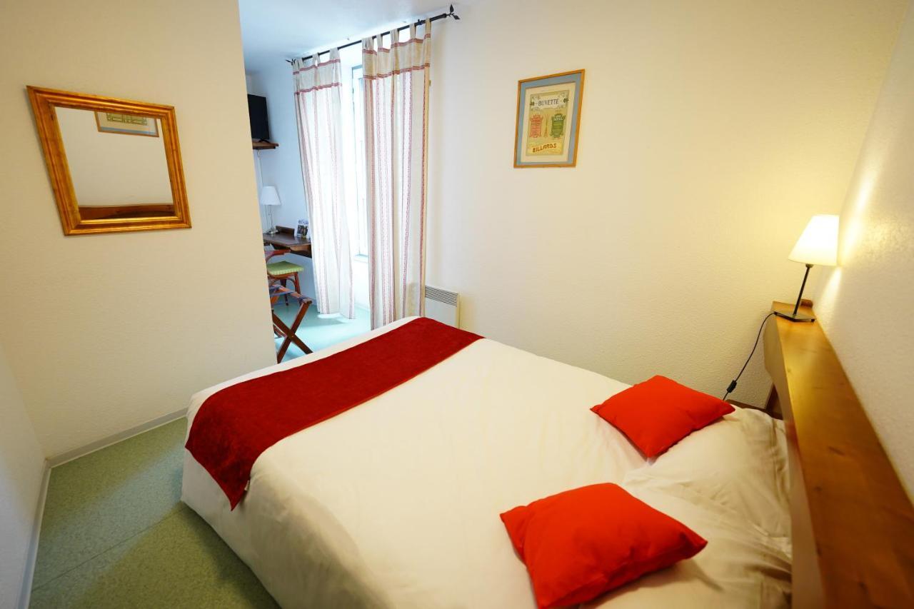 Logis Hotel Le Relais Des Remparts Allanche Buitenkant foto