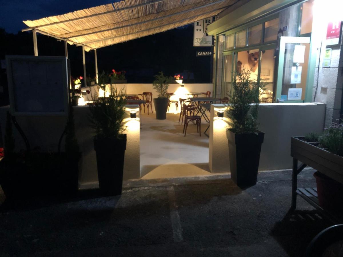 Logis Hotel Le Relais Des Remparts Allanche Buitenkant foto