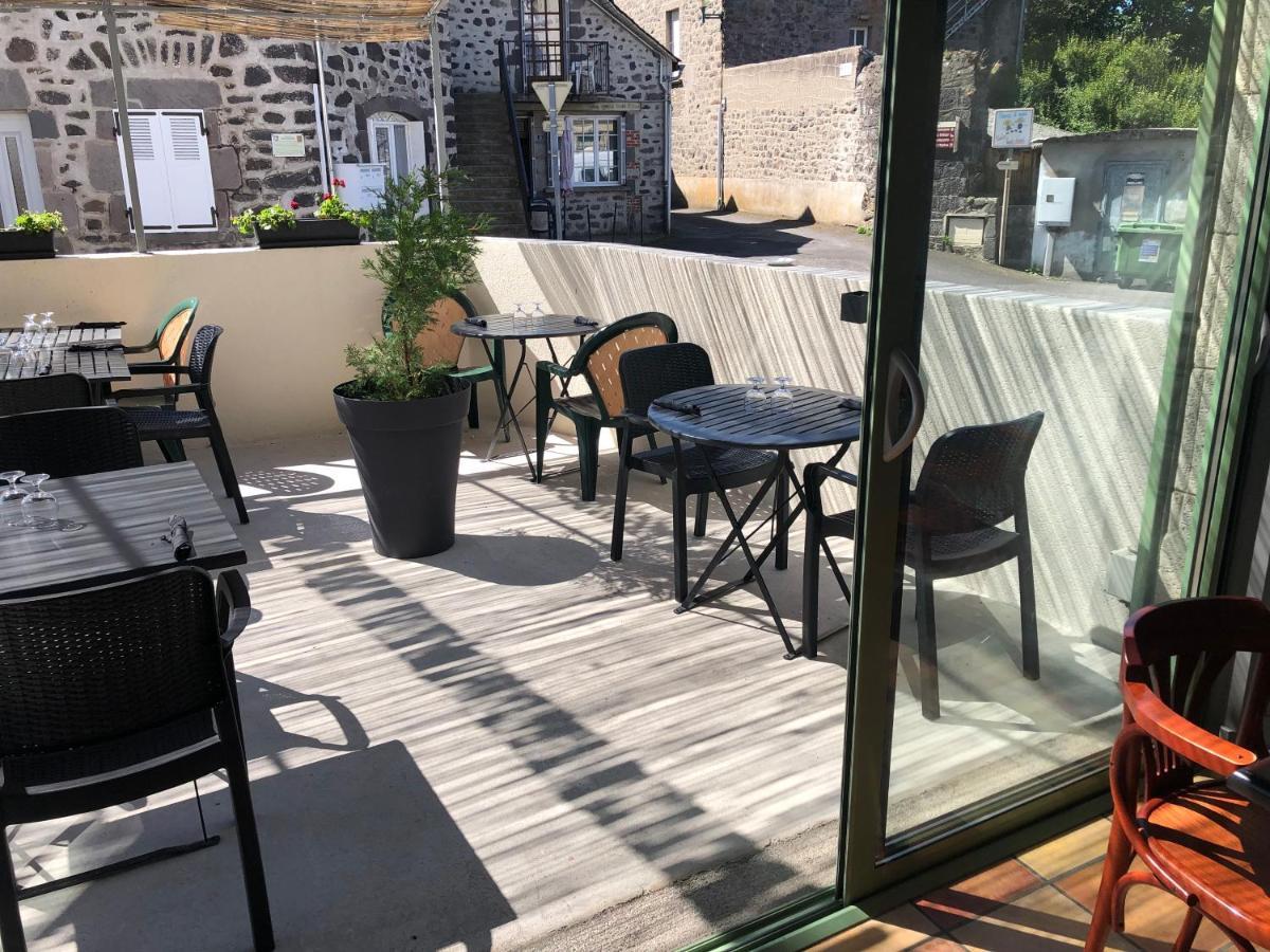 Logis Hotel Le Relais Des Remparts Allanche Buitenkant foto